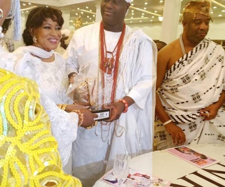 THE OONI OF IFE HONORS H. E. DR. ERIEKA BENNETT WITH AN AWARD OF EXCELLENCE